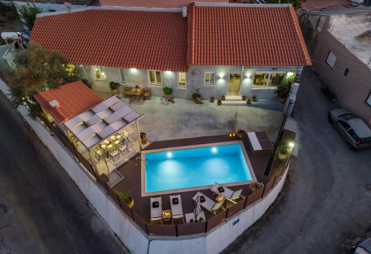 Villa Roxanne Galatás Exteriör bild